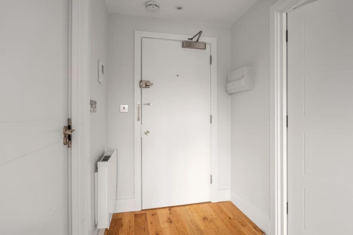 Lovely 1 Bedroom Apartment In The Heart Of Eastleigh Εξωτερικό φωτογραφία