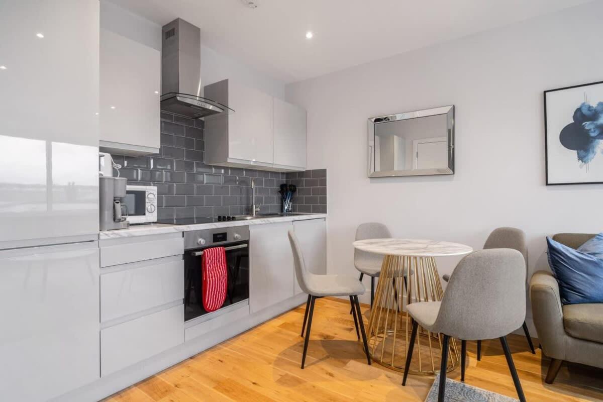 Lovely 1 Bedroom Apartment In The Heart Of Eastleigh Εξωτερικό φωτογραφία